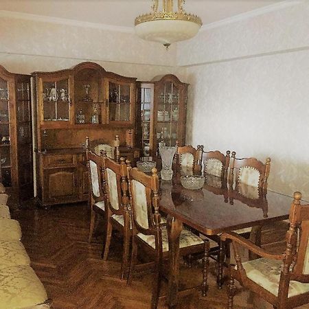 Pangsapuri 100 m² dengan 3 bilik tidur dan 1 bilik mandi peribadi di Daerah Shaykhontohur Tashkent Luaran gambar