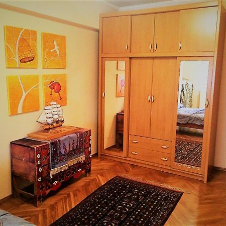 Pangsapuri 100 m² dengan 3 bilik tidur dan 1 bilik mandi peribadi di Daerah Shaykhontohur Tashkent Luaran gambar
