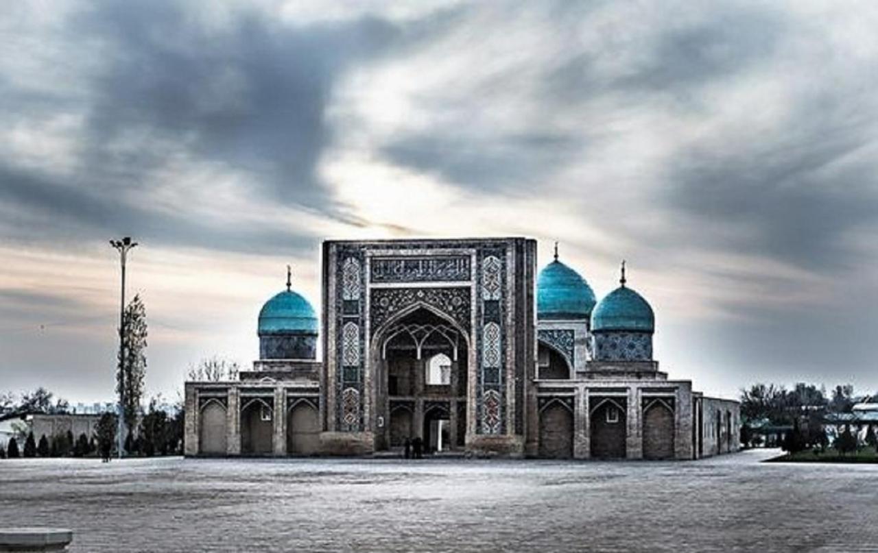 Pangsapuri 100 m² dengan 3 bilik tidur dan 1 bilik mandi peribadi di Daerah Shaykhontohur Tashkent Luaran gambar